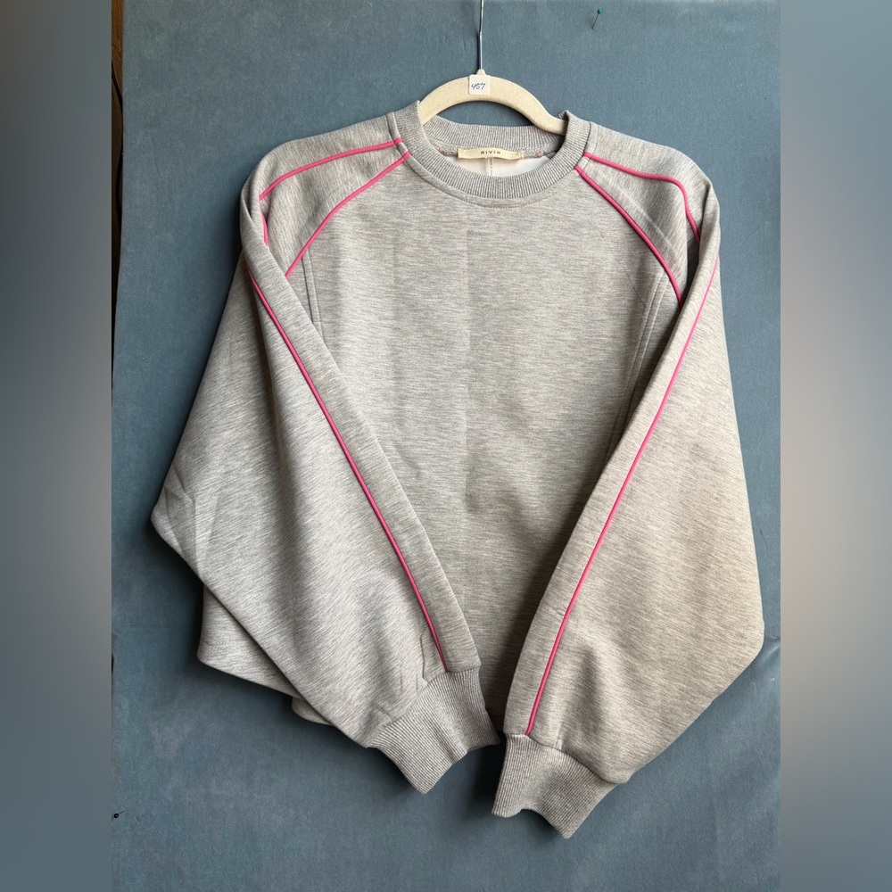 RIVIR by Versona NWOT Gray Cropped Sweatshirt‎ with Pink Accents size Large